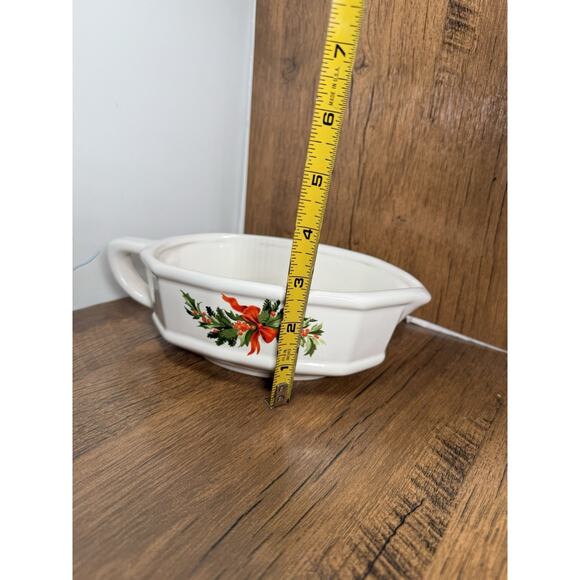 Pfaltzgraff Christmas Heritage Gravy Boat, White Stoneware Ribbons And Holly - Picture 2 of 4